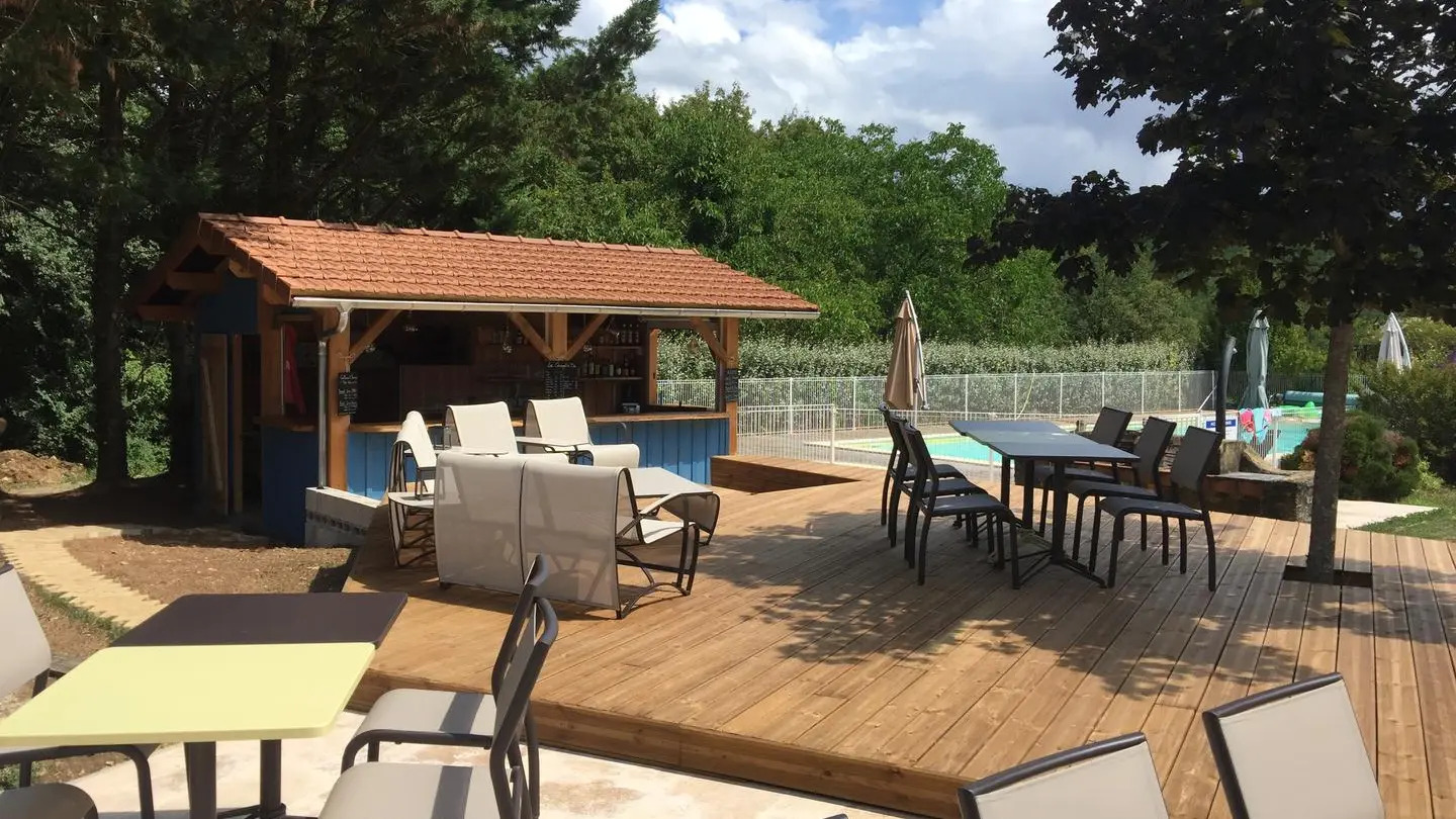 Le-domaine-des-crouquets--terrasse-exterieure-4