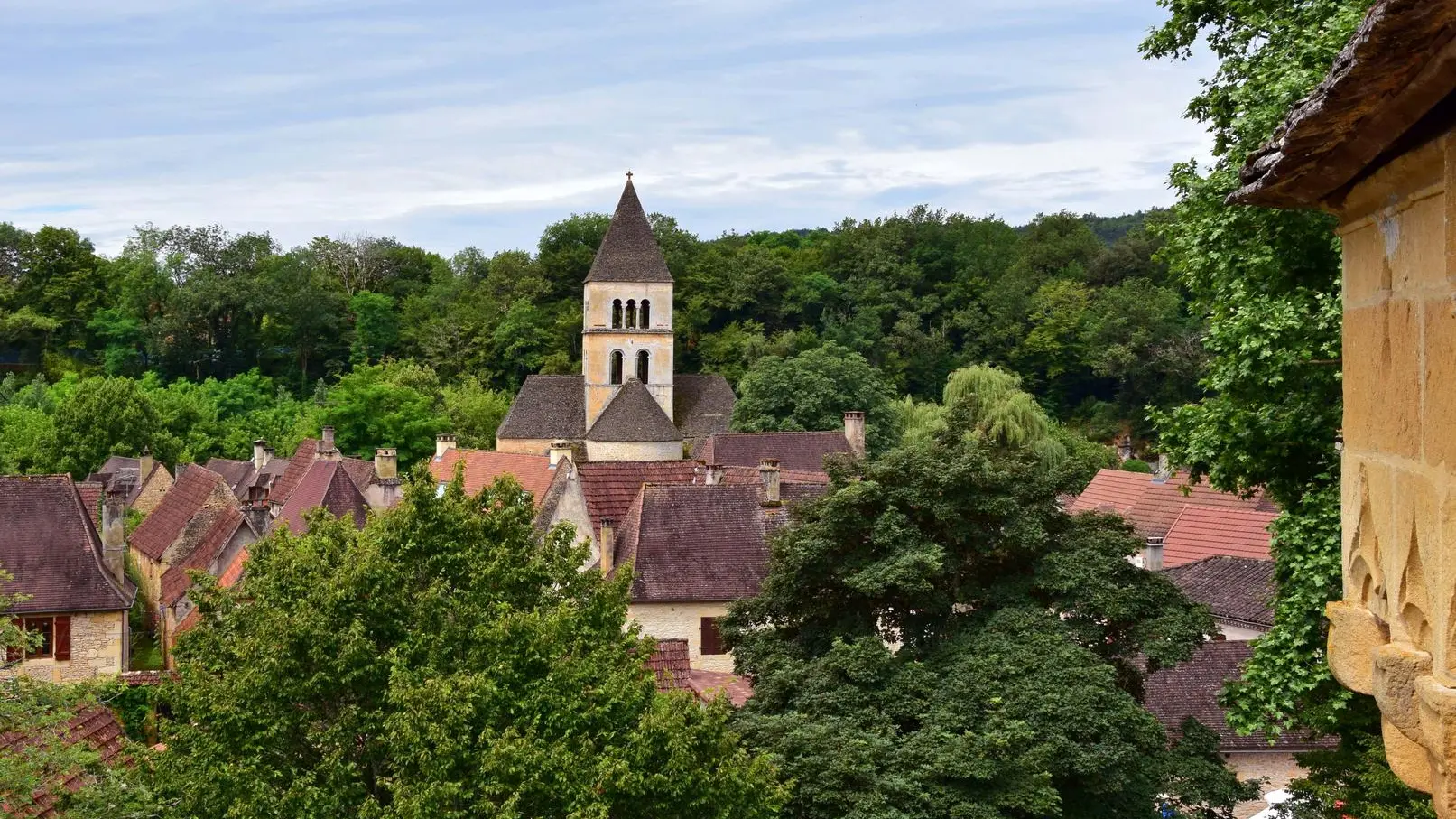 PCU_Vue sur Saint-Léon depuis le manoir de la Salle_Saint-Léon sur Vézère_juillet 2021 ©V.Bertrand