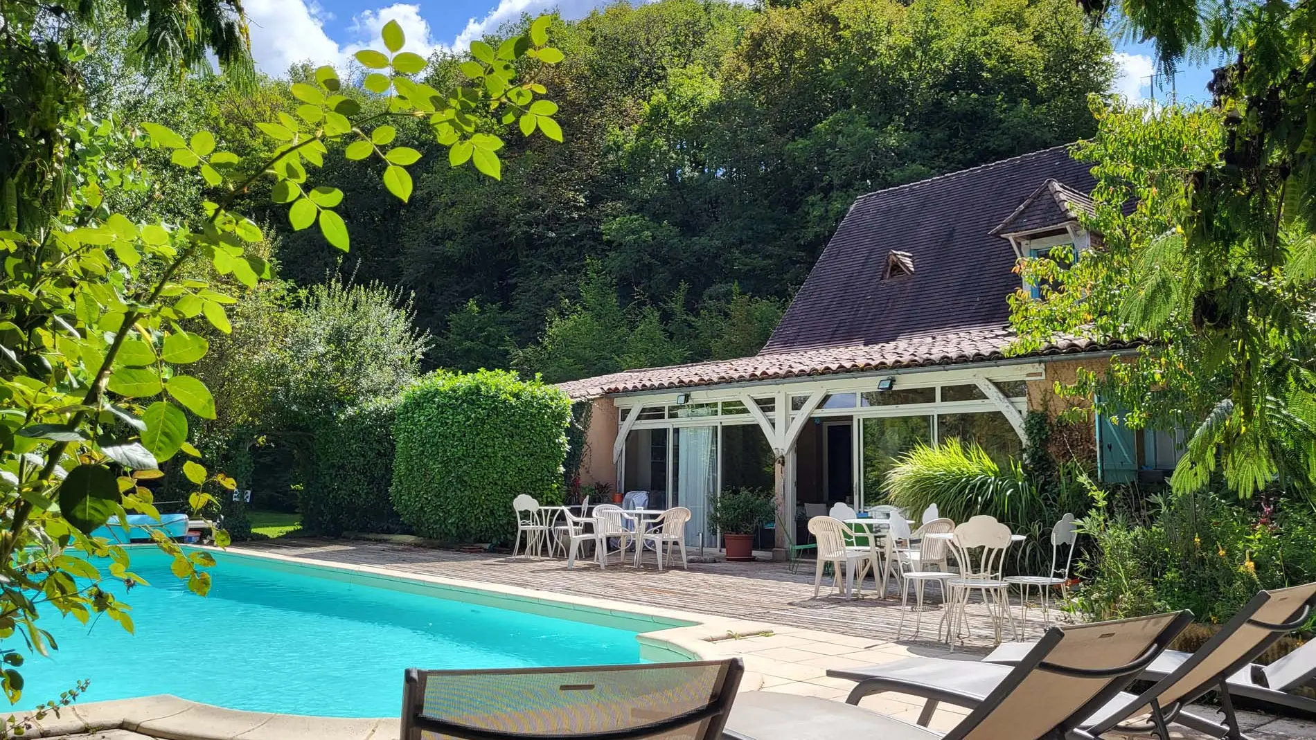 Piscine-maison-location-sejour-nature-sarlat-dordogne