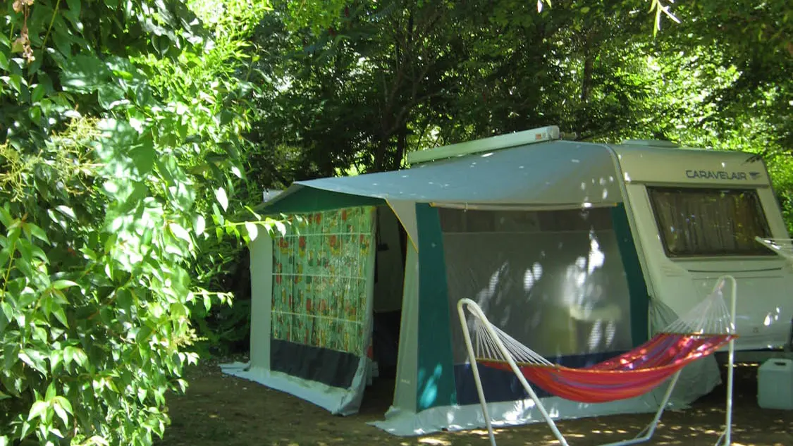 CAMPING LES PIERRES CHAUDES