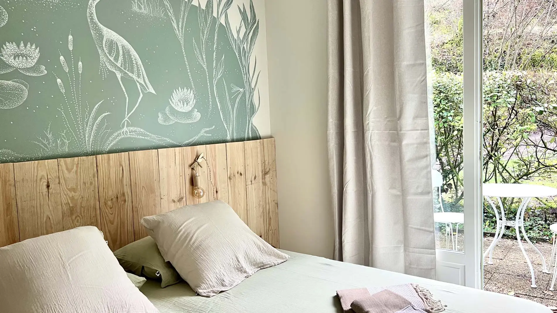 chambre-double-terrasse-jardin-sejour-sarlat