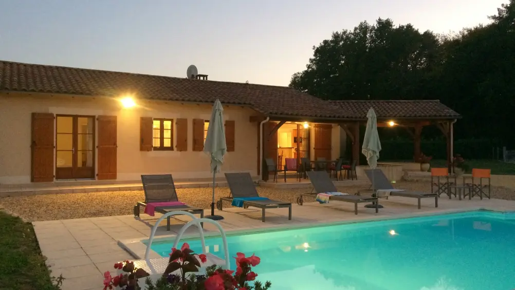 chataigne - location avec piscine privée - st leon sur vezere