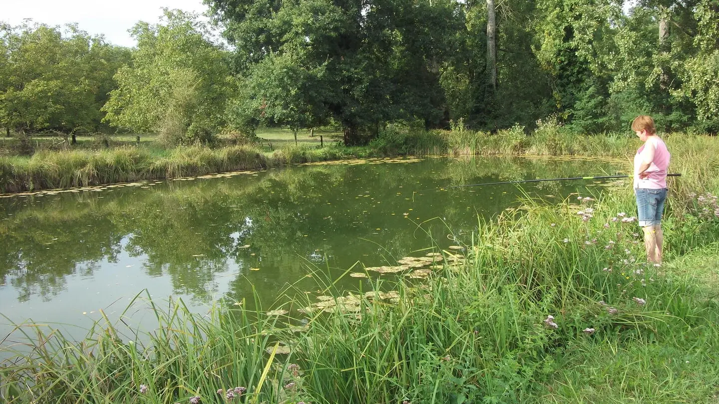 etang de peche Camping La Roussie