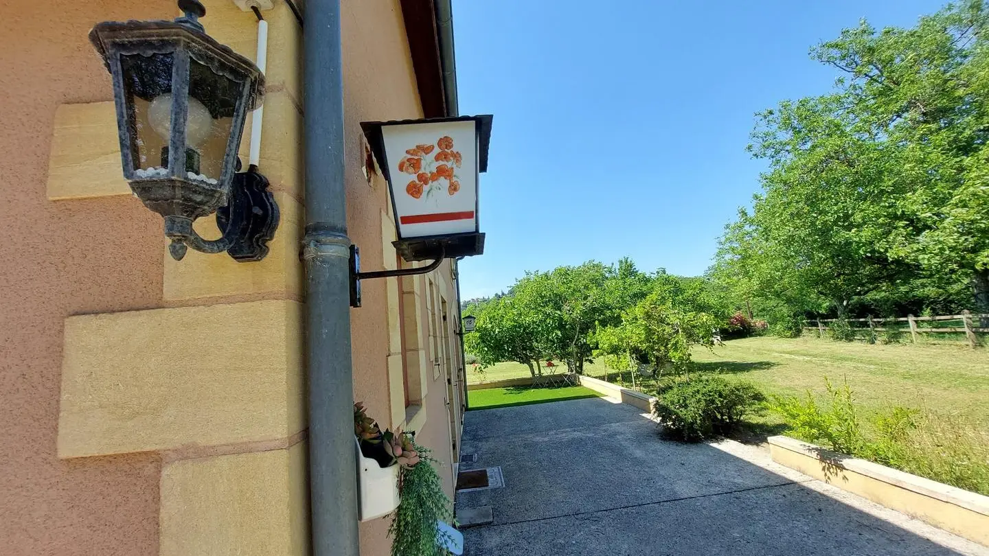 gite plein les yeux avec piscine à beynac (6)