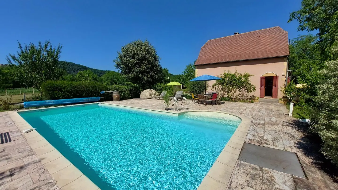 gite plein les yeux avec piscine à beynac