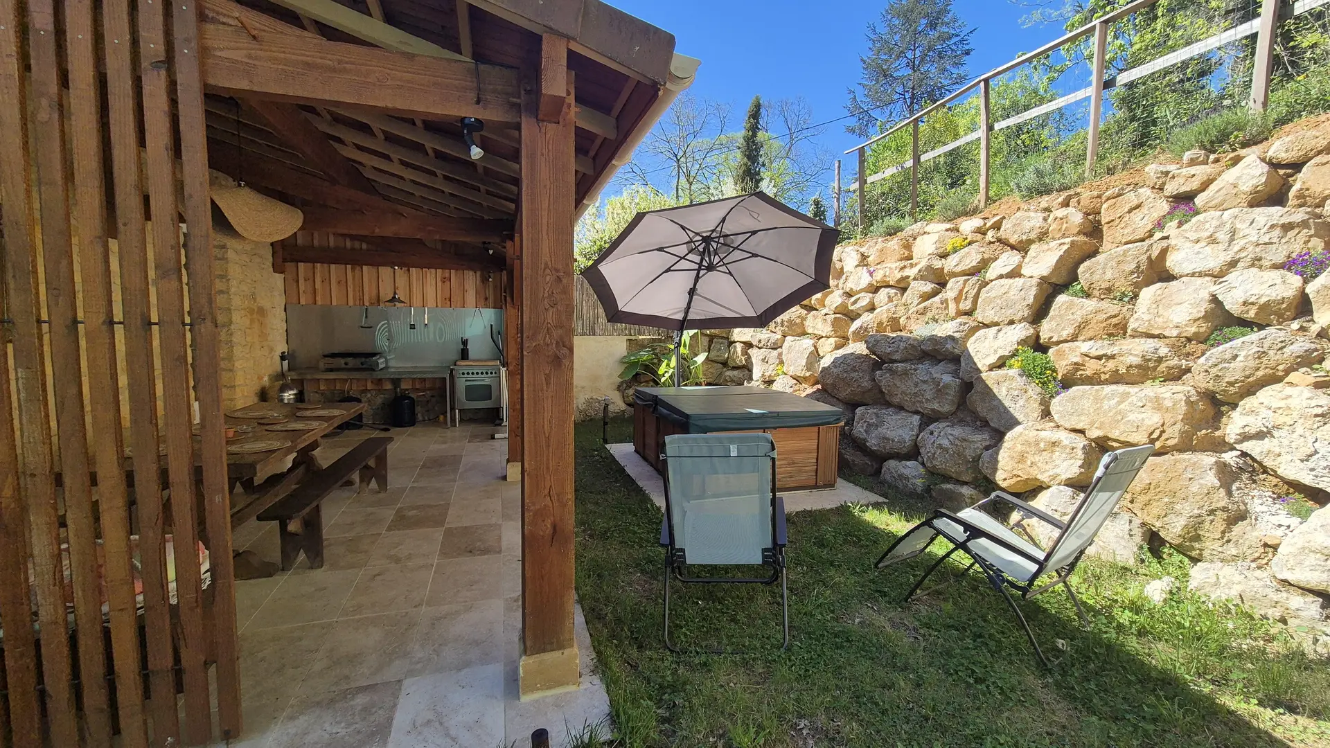 Chez Titouan à Sarlat avec Spa et Clim_20