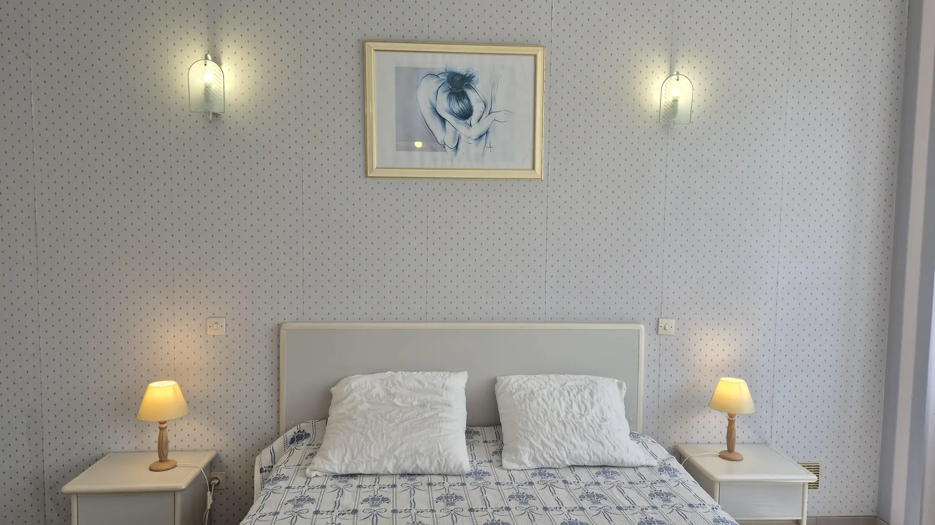 Gîte Les Glycines piscine privée_16