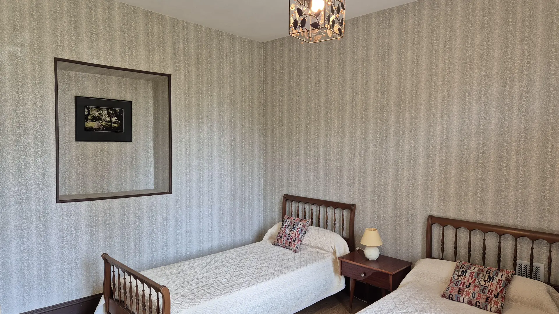 Gîte Les Glycines piscine privée_24