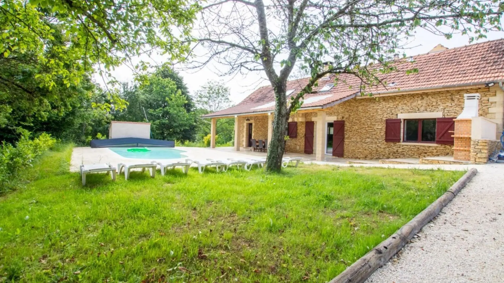 Gîte de charme La Noyeraie piscine chauffée_2