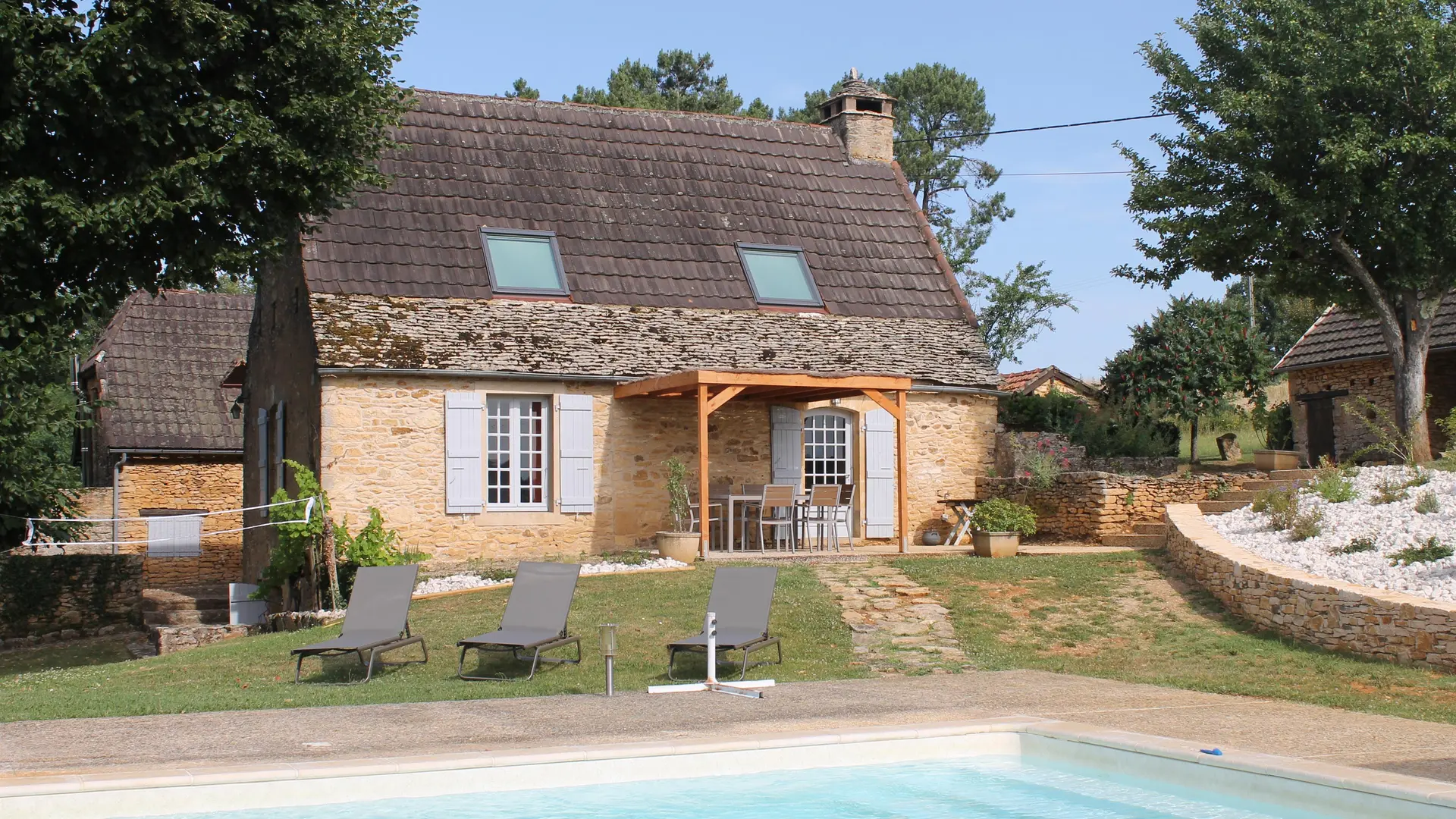 Les Mazaux avec piscine chauffée au nord de Sarlat_2