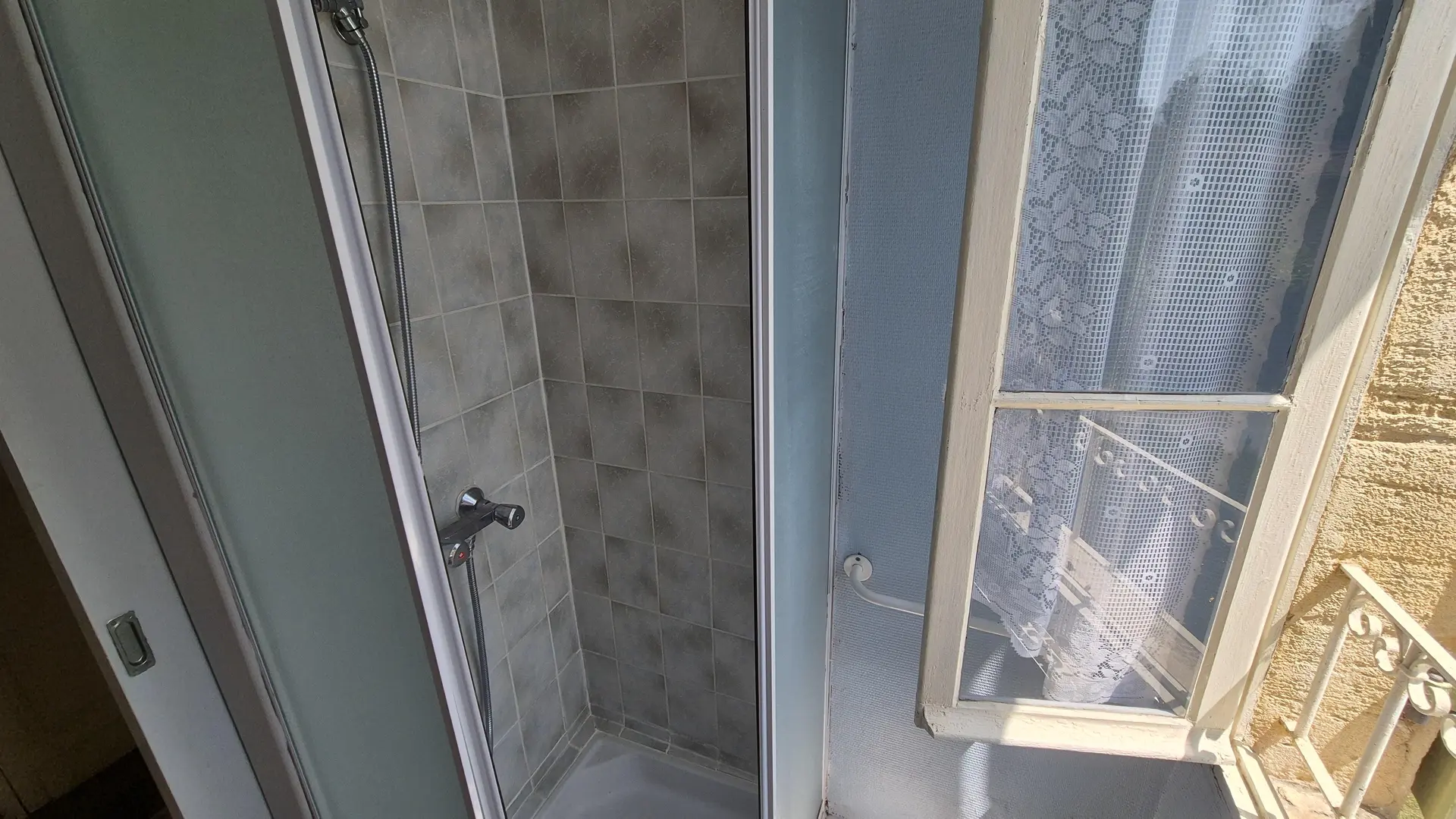 Gîte Les Glycines piscine privée_25