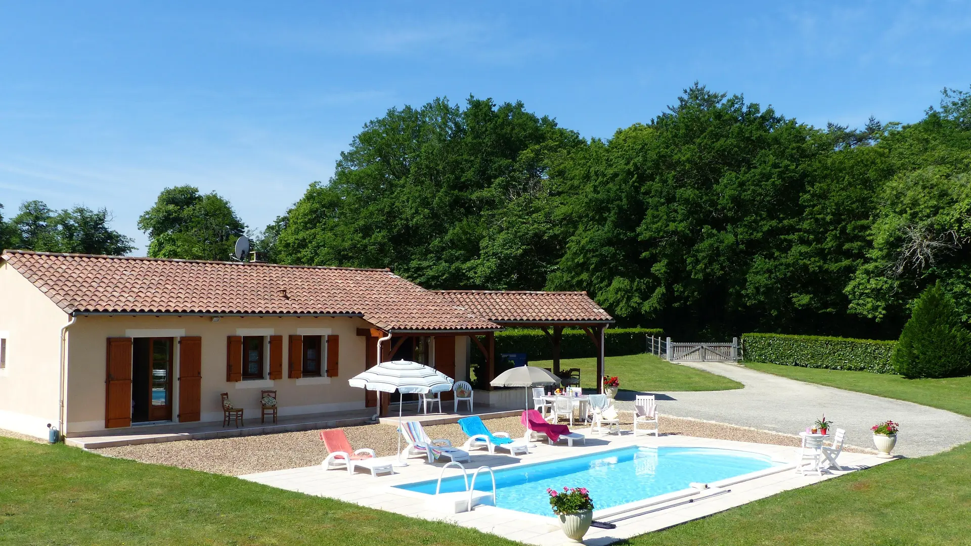 Chataigne avec sa piscine privée au nord de Sarlat_12