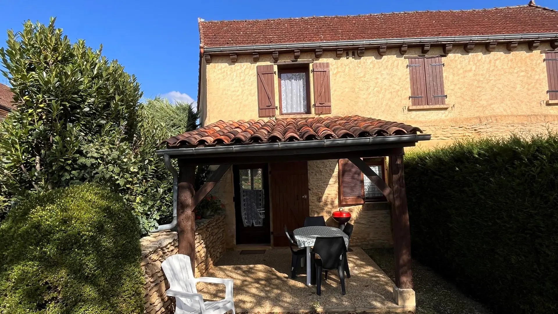 Lapervoisie 2  la cour piscine et proche de Sarlat_2