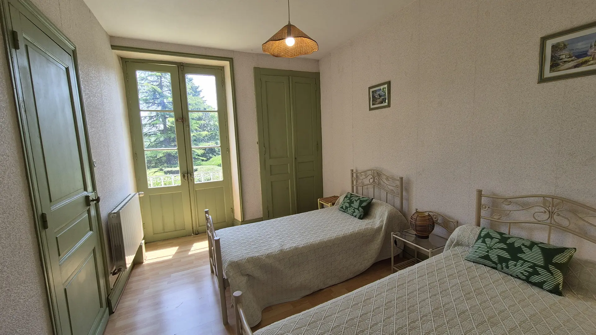 Gîte Les Glycines piscine privée_19