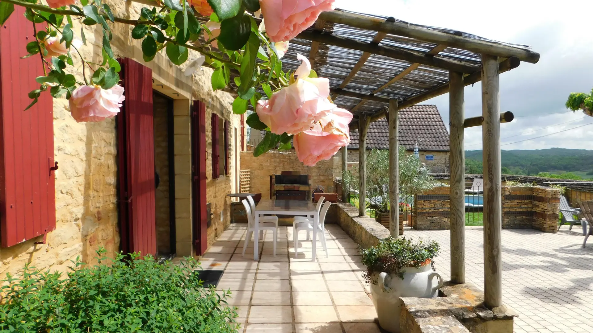 Le Clos Peyrebelle avec piscine proche de Sarlat_1