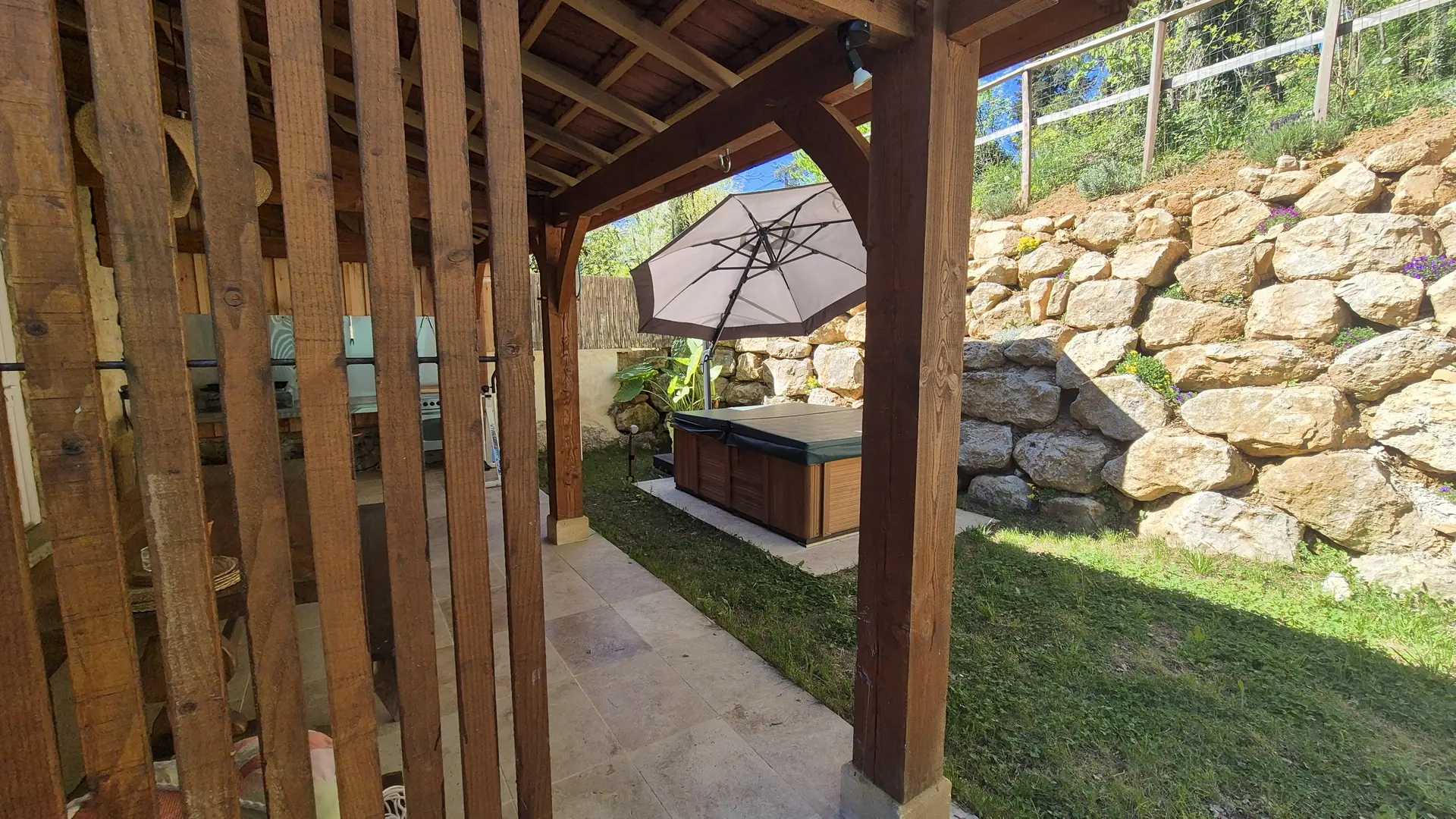 Chez Titouan à Sarlat avec Spa et Clim_19