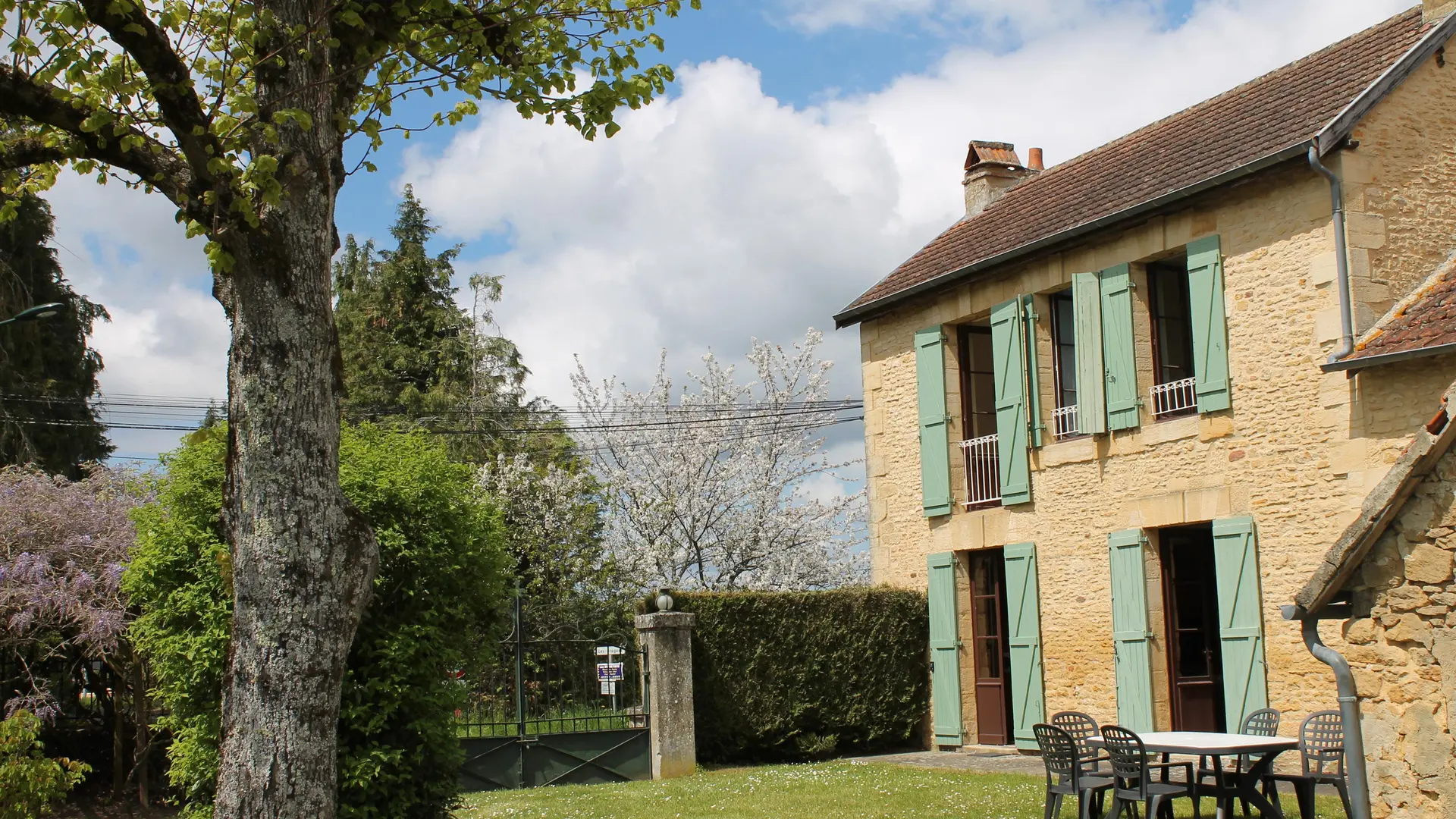 Gîte Les Glycines piscine privée_5