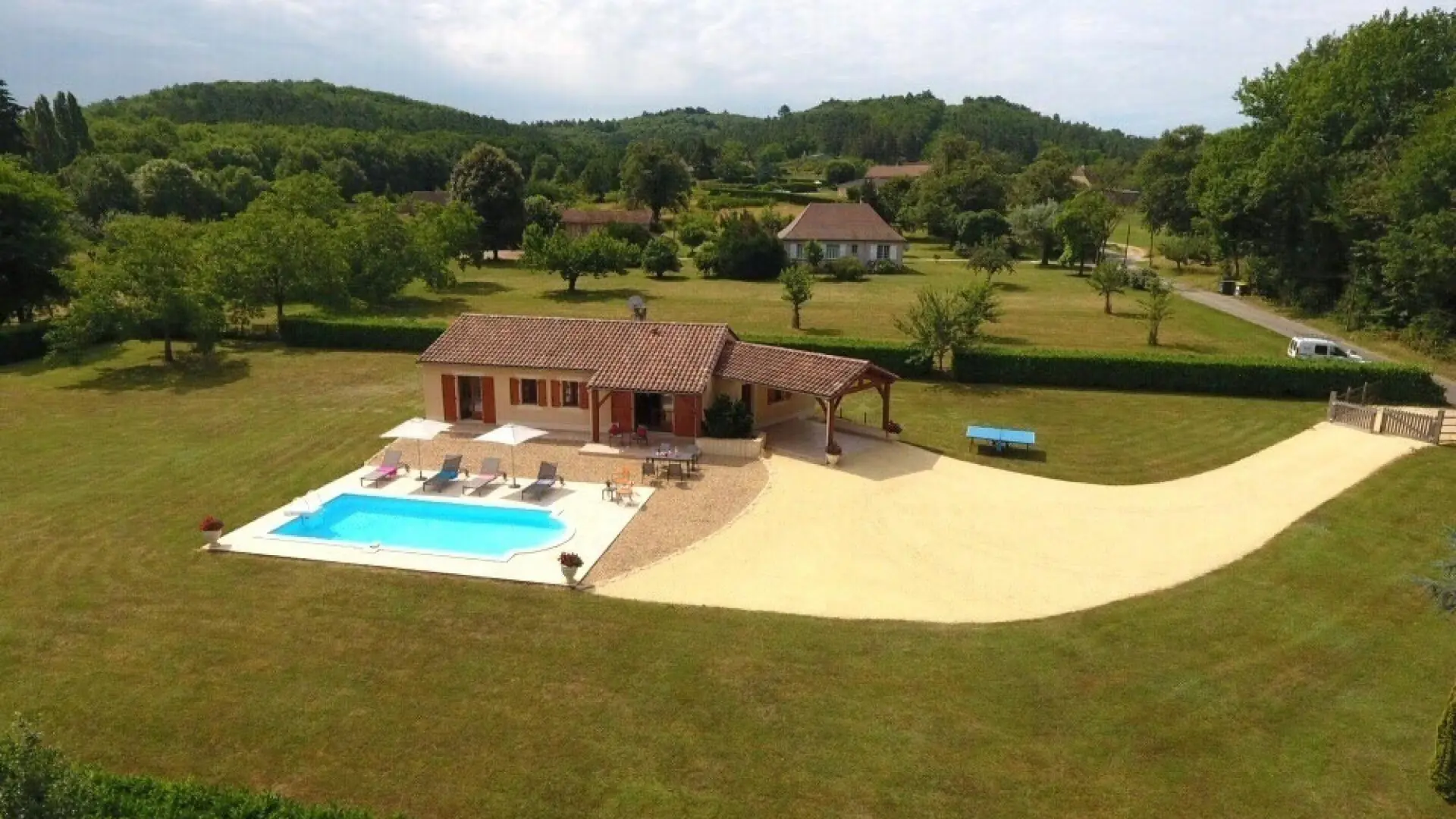 Chataigne avec sa piscine privée au nord de Sarlat_17
