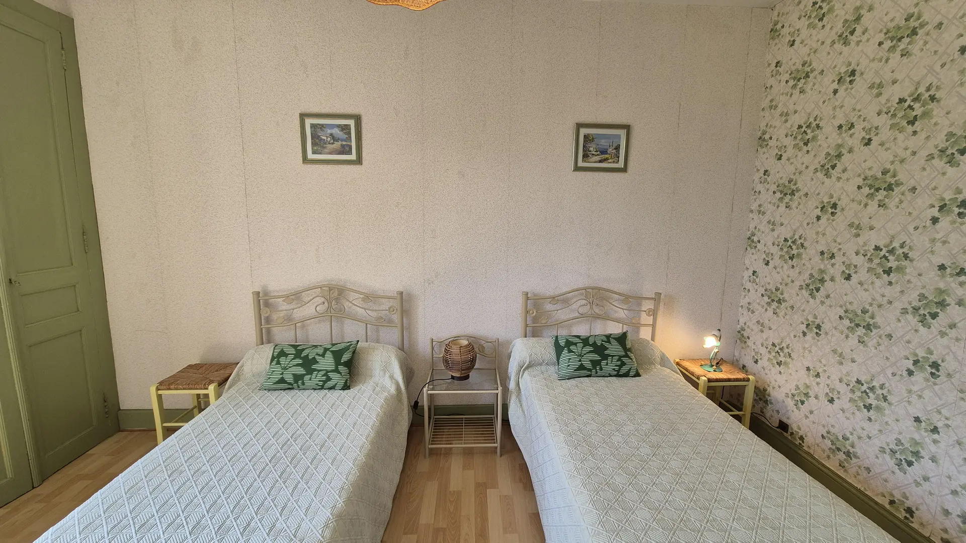 Gîte Les Glycines piscine privée_20