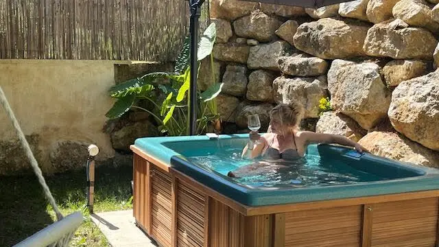 Chez Titouan à Sarlat avec Spa et Clim_3