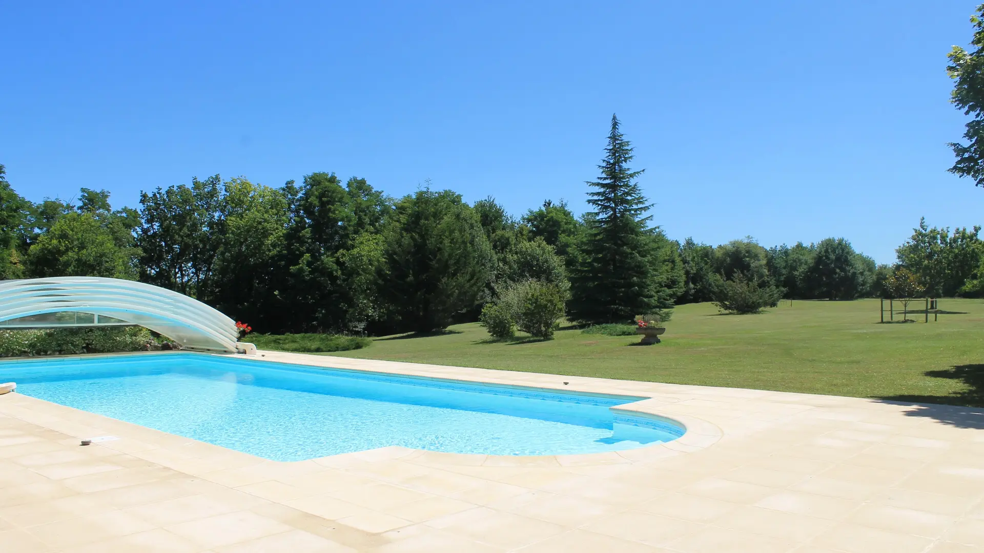 Le pré charmant avec piscine au sud de Sarlat_10