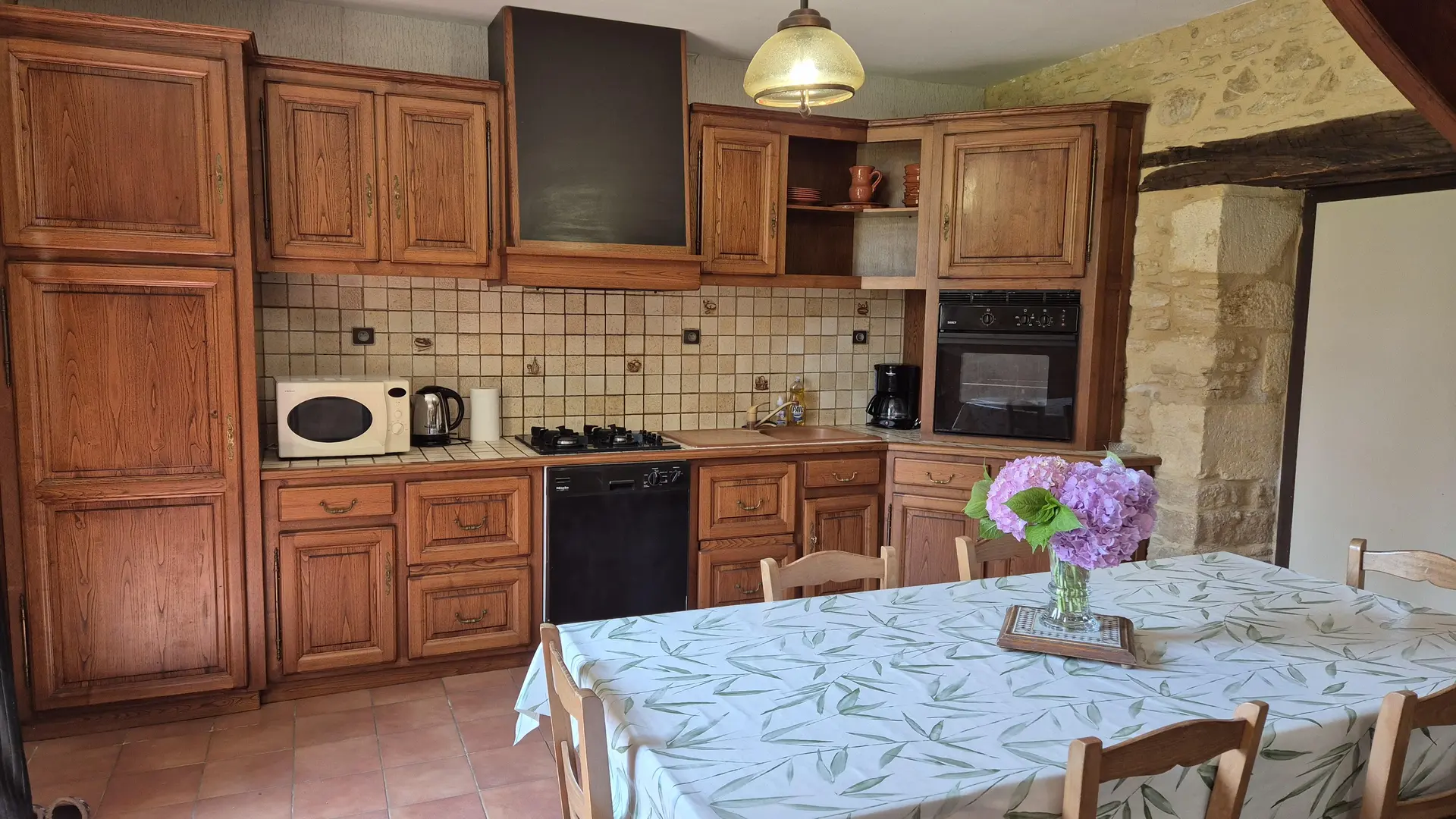 Gîte Les Glycines piscine privée_11