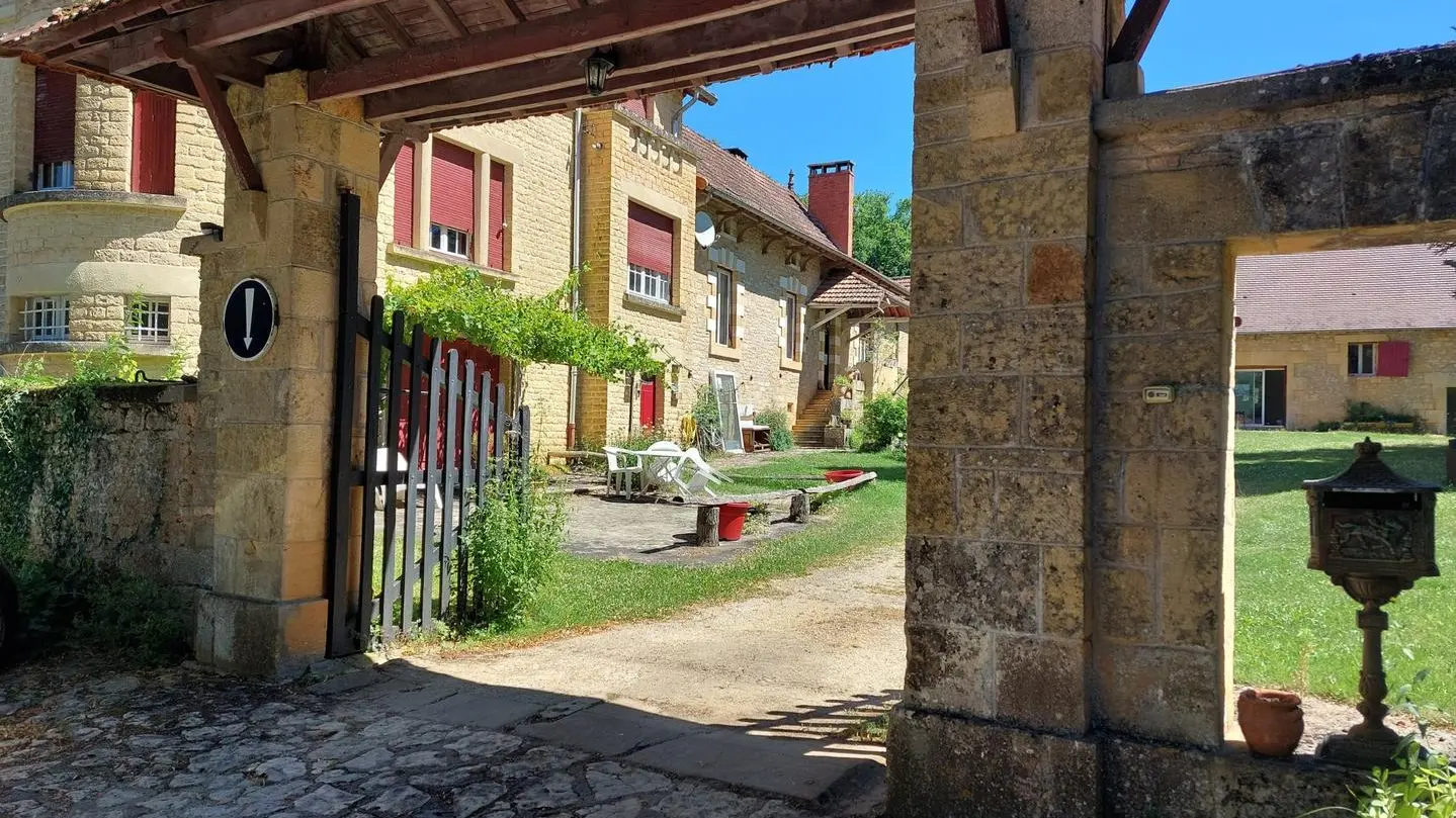 Trompettes avec piscine proche de Sarlat_2
