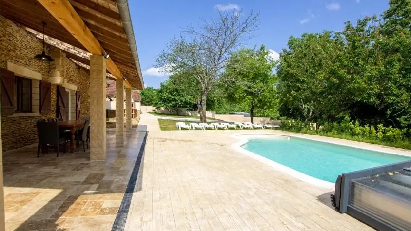 Gîte de charme La Noyeraie piscine chauffée_1