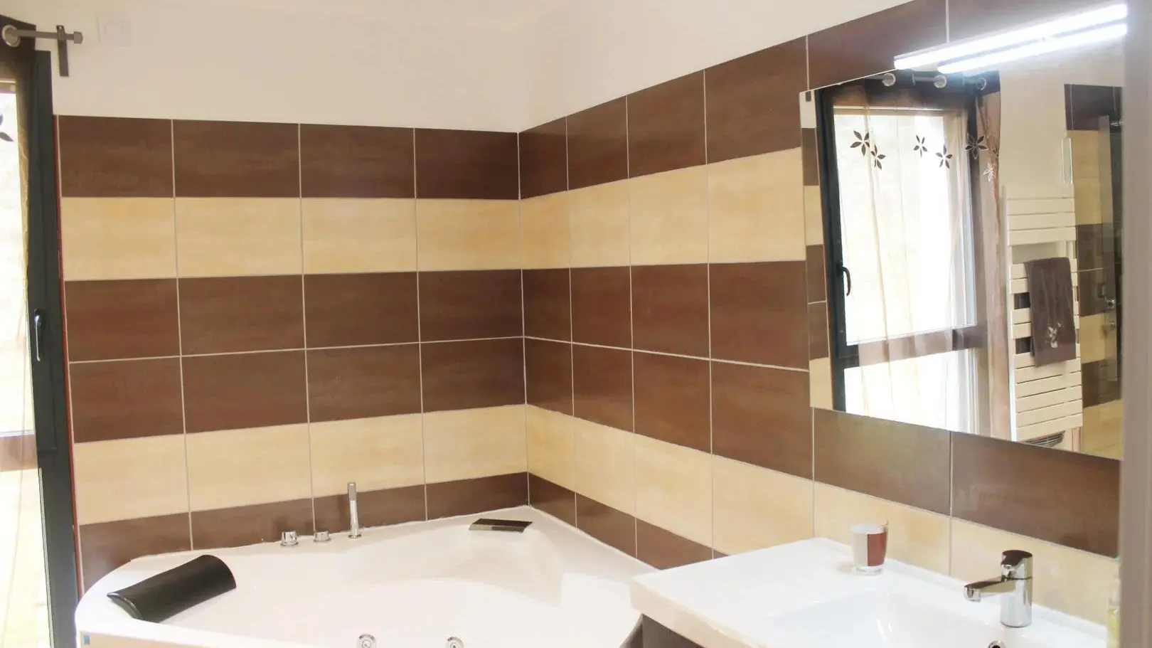 Villa La Bénéchie avec clim et  piscine intérieure_22