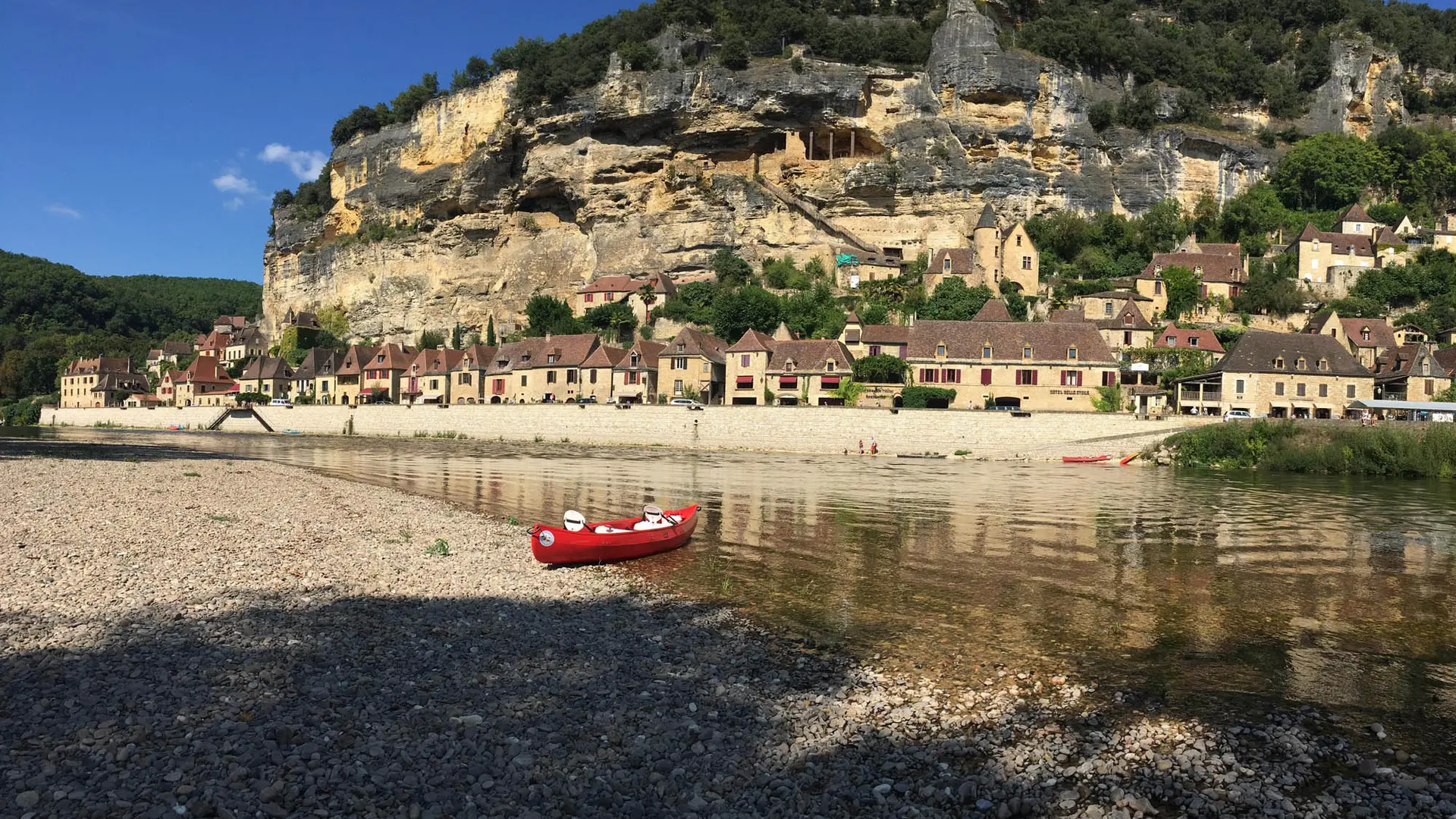 la-roque-gageac-sarlat-canoe-decouverte-dordogne-perigord-kayak