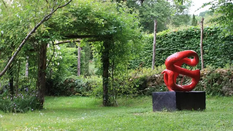 lesjardinsdecadiot sculpture rouge REDIM