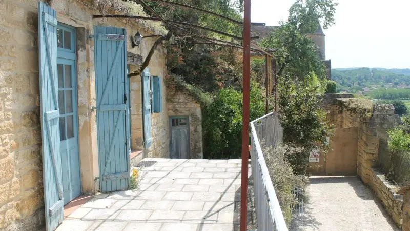 LA MAISON BLEUE-VUE LA ROQUE GAGEAC ROCHE CHARME