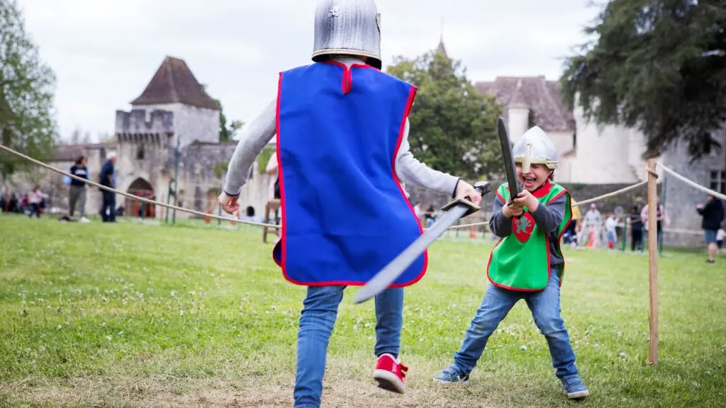 15.Stephane Monserant - parc chateau jeux enfants bois médiéval famille