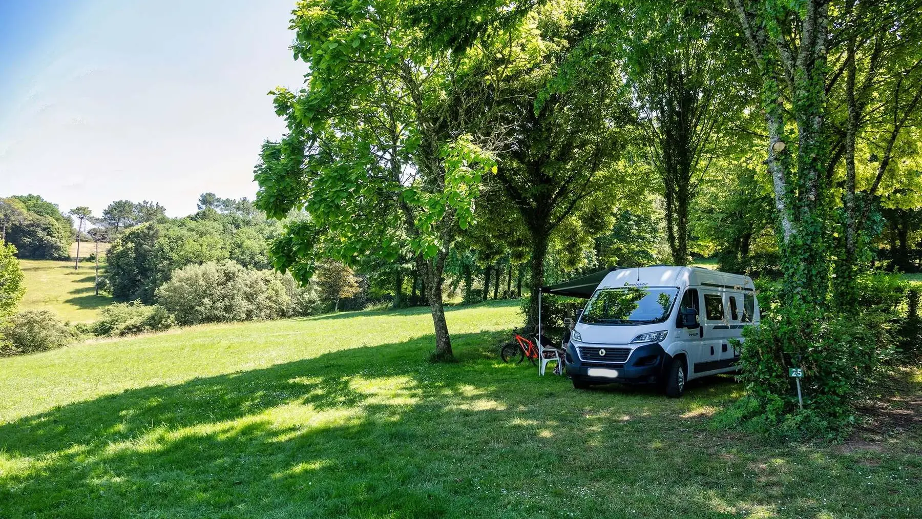 1 emplacement_camping_van_camping_a_la_ferme_la_roussie_sarlat (12)