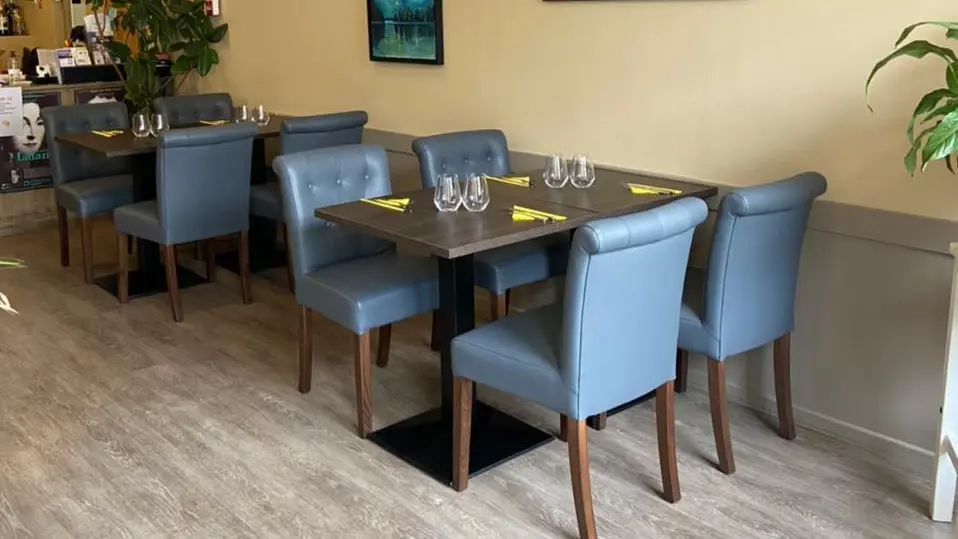 Aux Deux M Maintenon