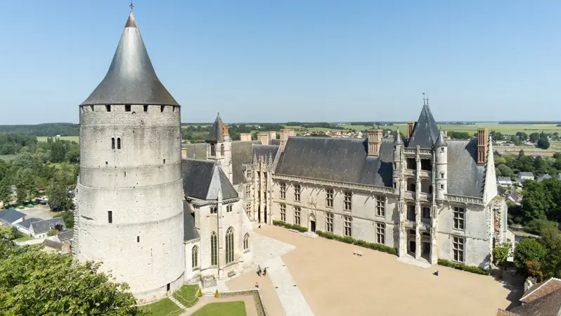 Château de Châteaudun, vue aérienne du donjon et de l'aile Longueville
