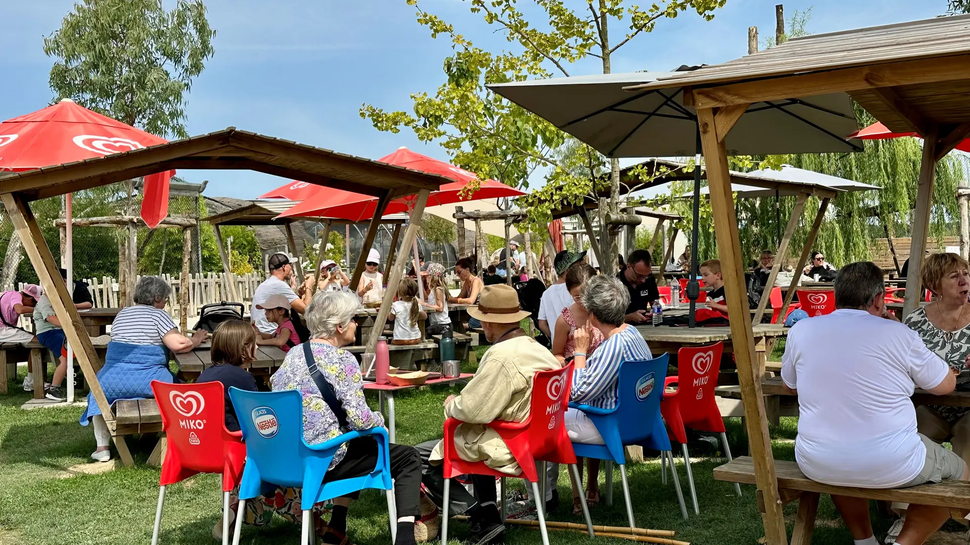 Snack et aire de pique nique refuge La Taniere ©Refuge La Taniere