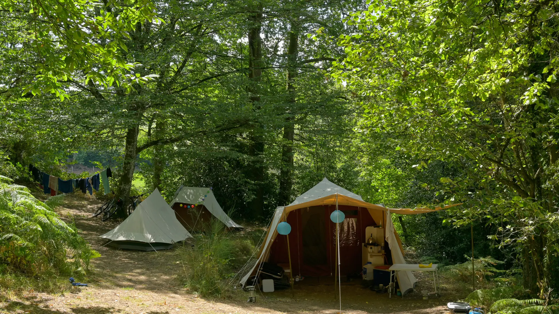 Emplacement tente (avec l'espace pour des autres petite tentes)