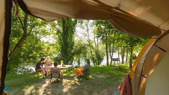 Emplacement bord de rivière