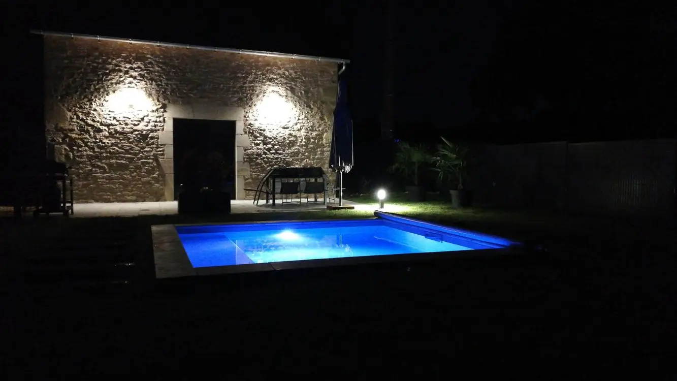 13 - Piscine by night