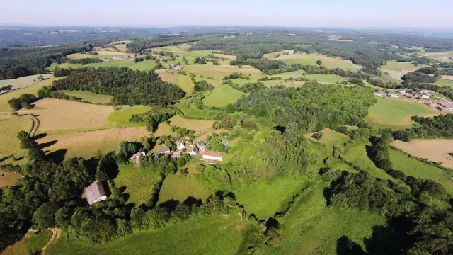 Photo aérienne de Pébru