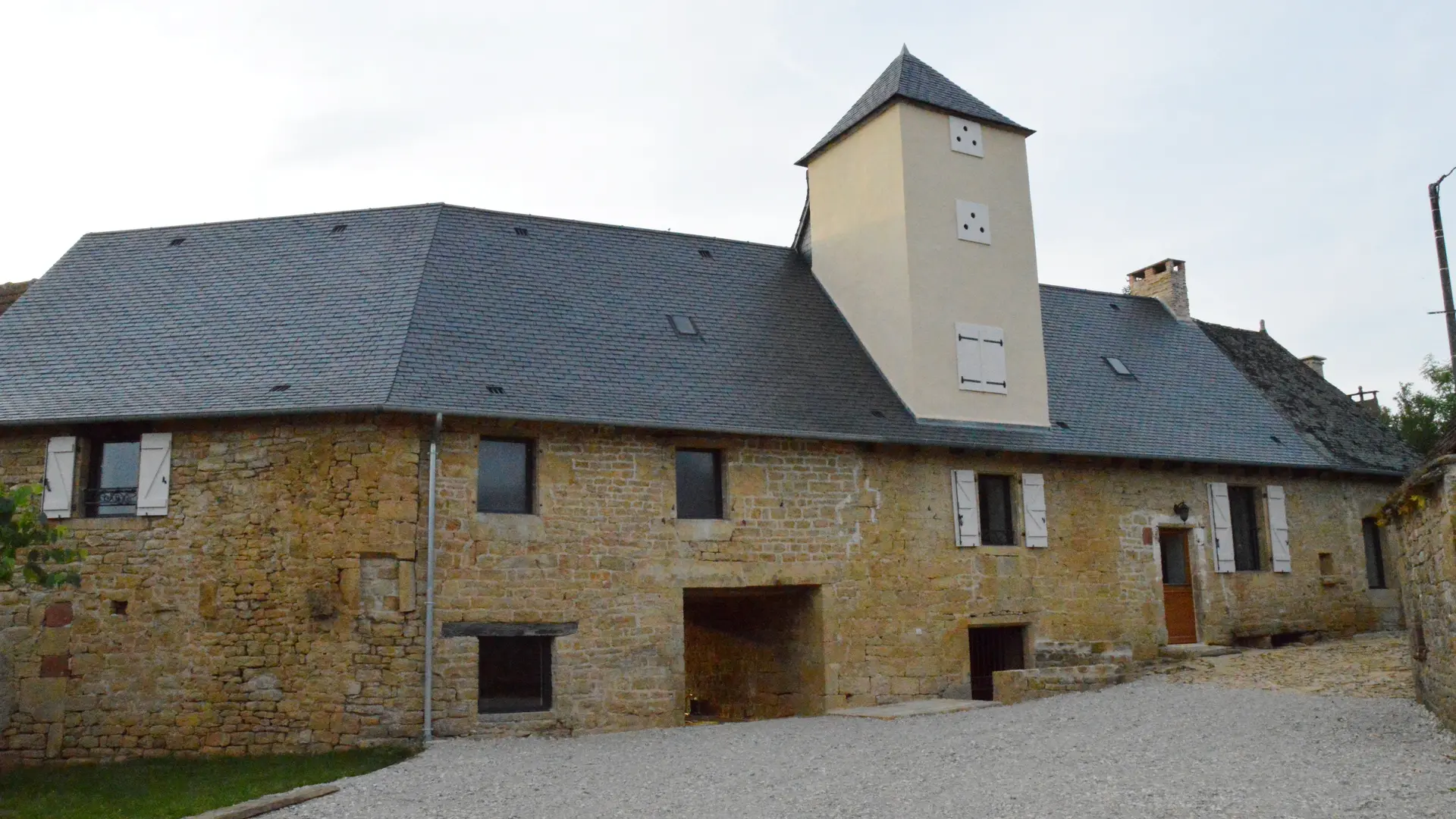 Meublé Domaine de Montagnac-Cavagnac-façade maison