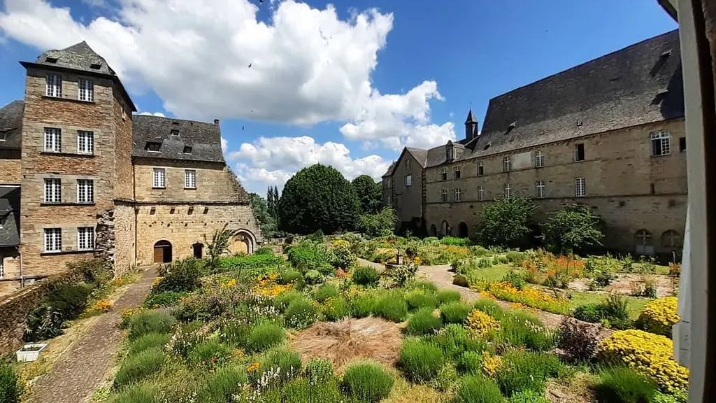 Vue sur le cloître