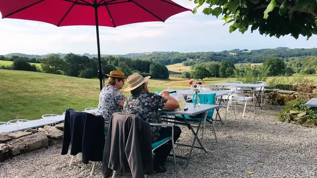 Camping les Teuillères Sousceyrac-en Quercy-terrasse gîte