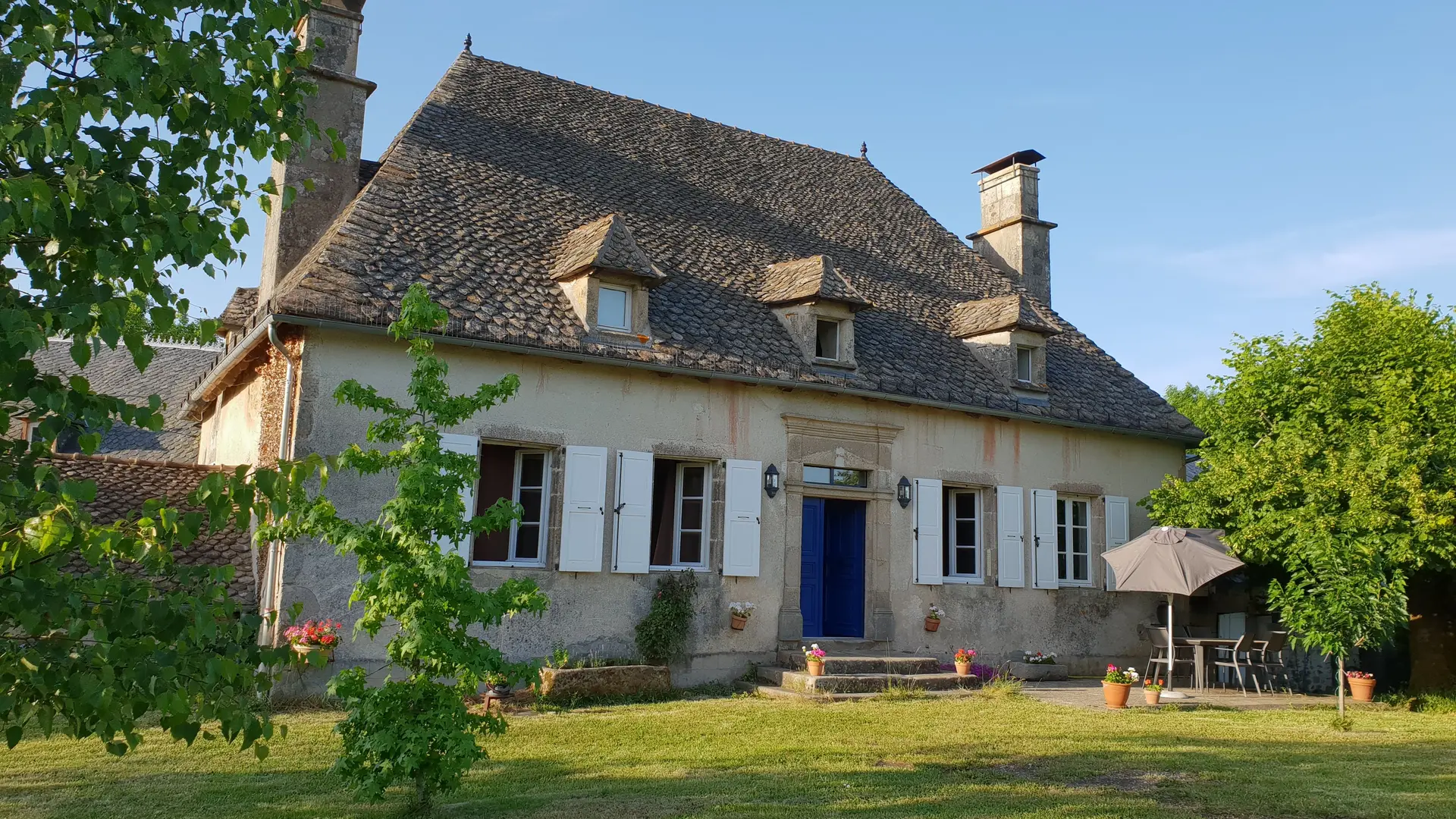 La Maison de Maugant au soleil couchant