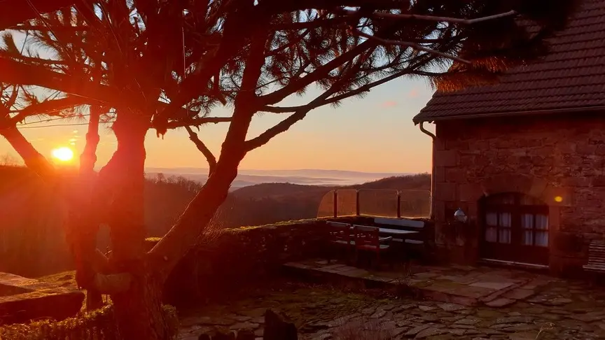 Lever de soleil depuis la cour