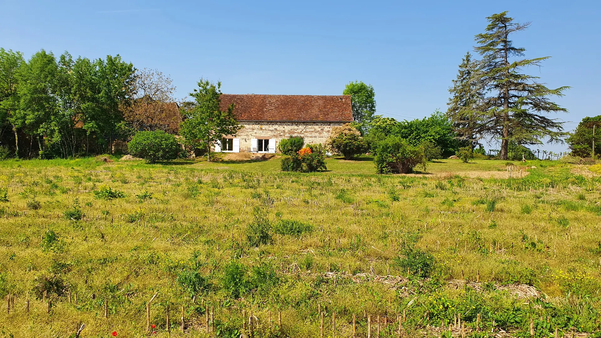 Vue de la maison d'amis depuis le pré