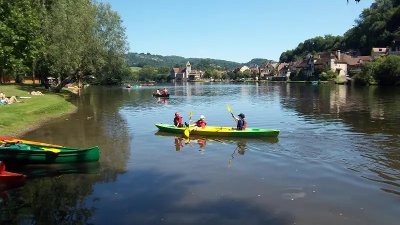 26_Canoe sur la Dordogne à la sortie du village à 1000 mètres