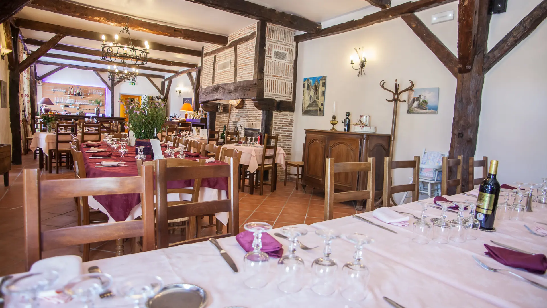 Auberge de Lile-creysse - Salle de restaurant