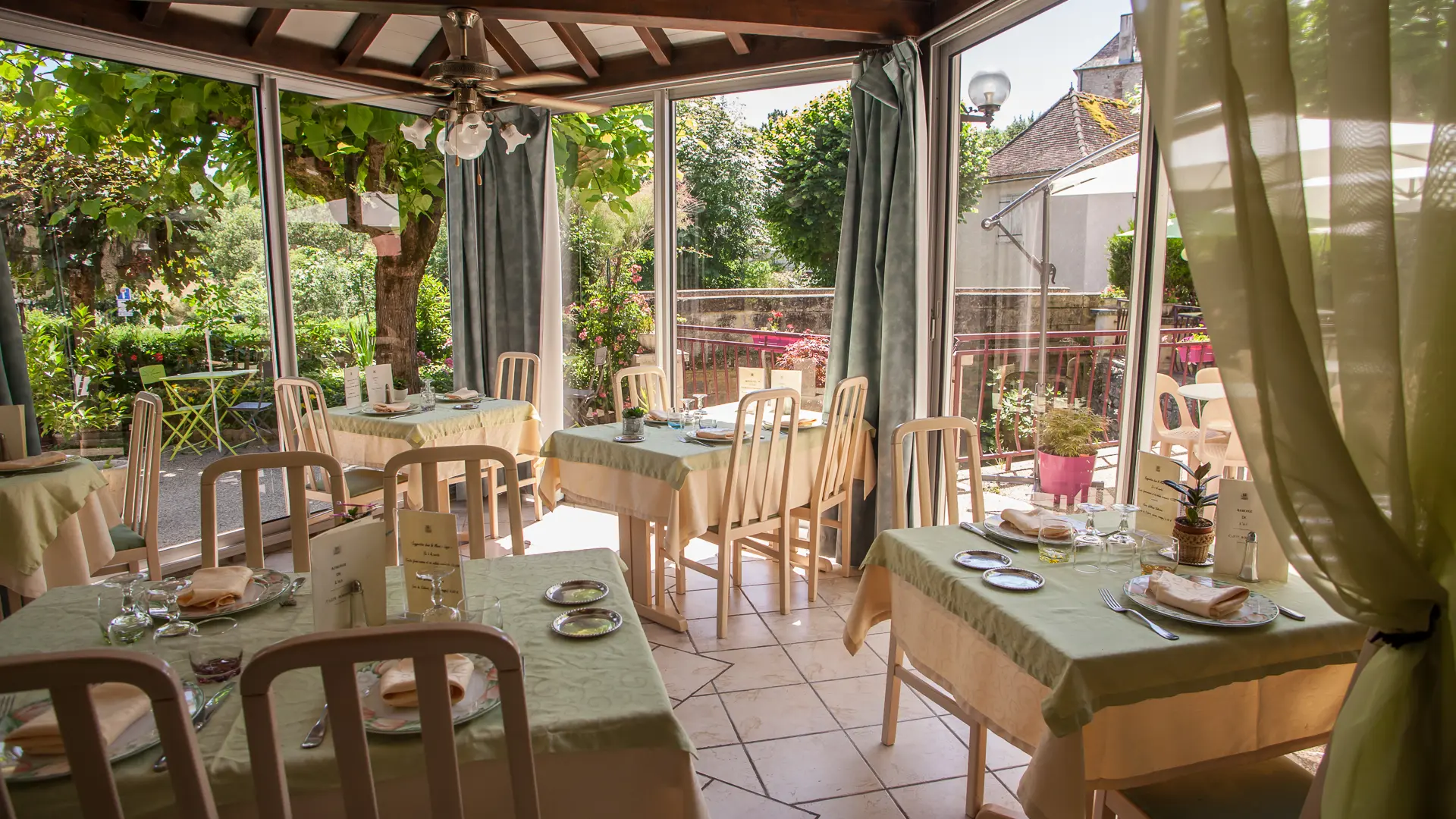 Auberge de Lile-creysse - Terrasse couverte